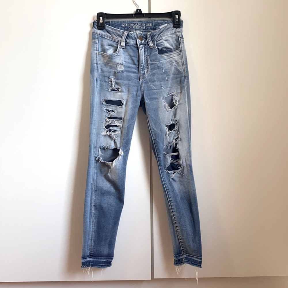 AmericanEagle High waisted Distressed Skinny